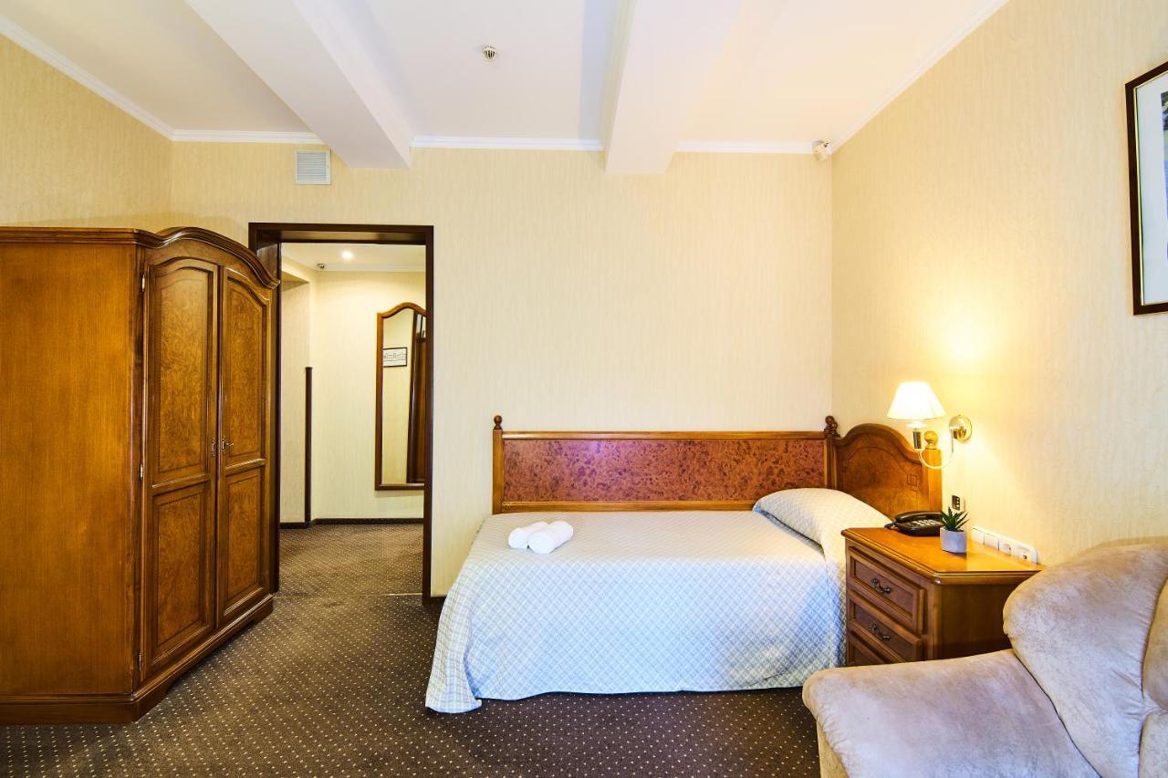 Art Hotel Academy Dnipro Bagian luar foto