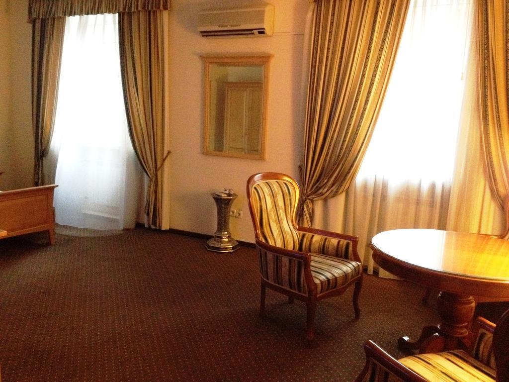 Art Hotel Academy Dnipro Bagian luar foto
