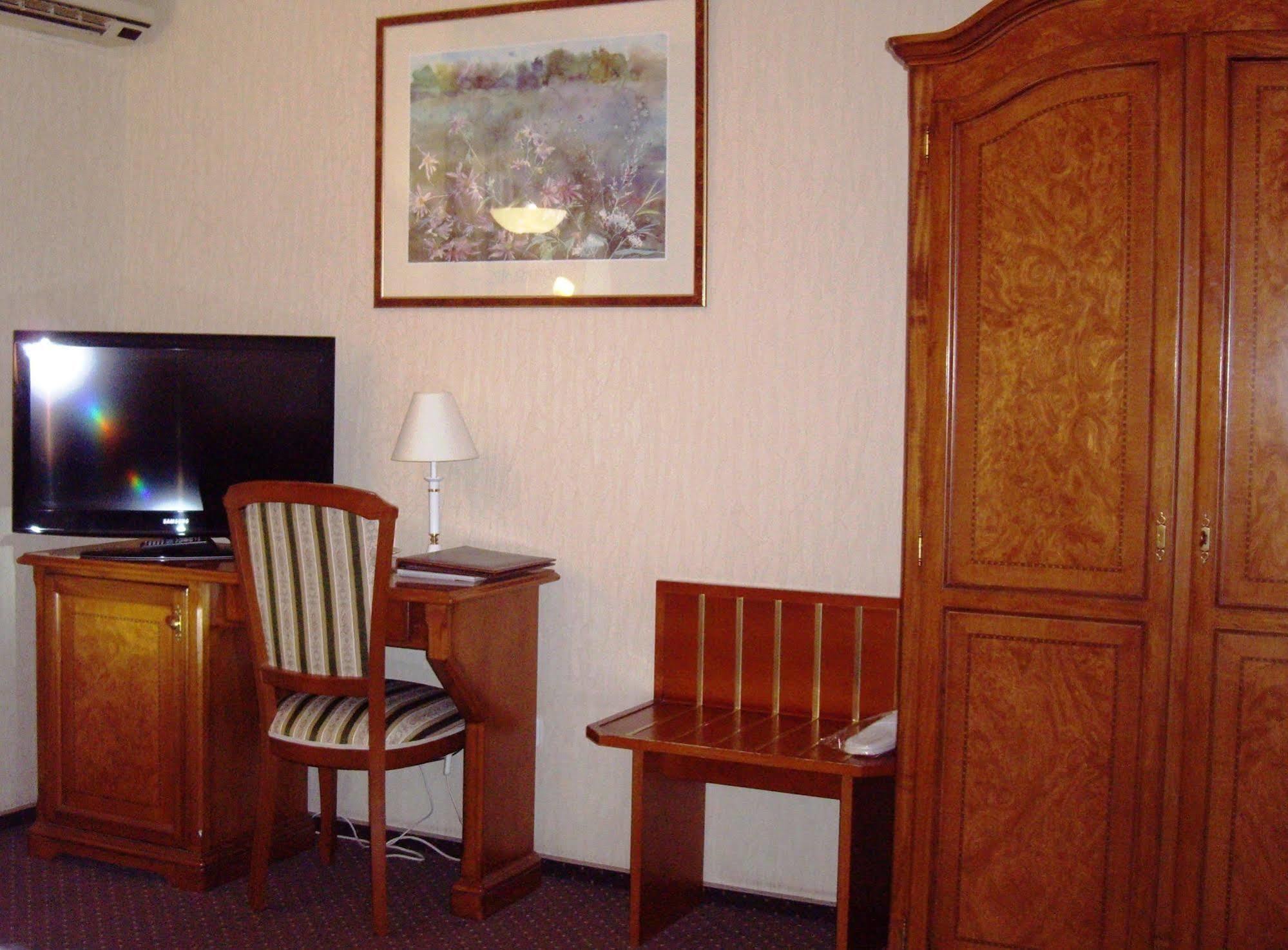 Art Hotel Academy Dnipro Bagian luar foto